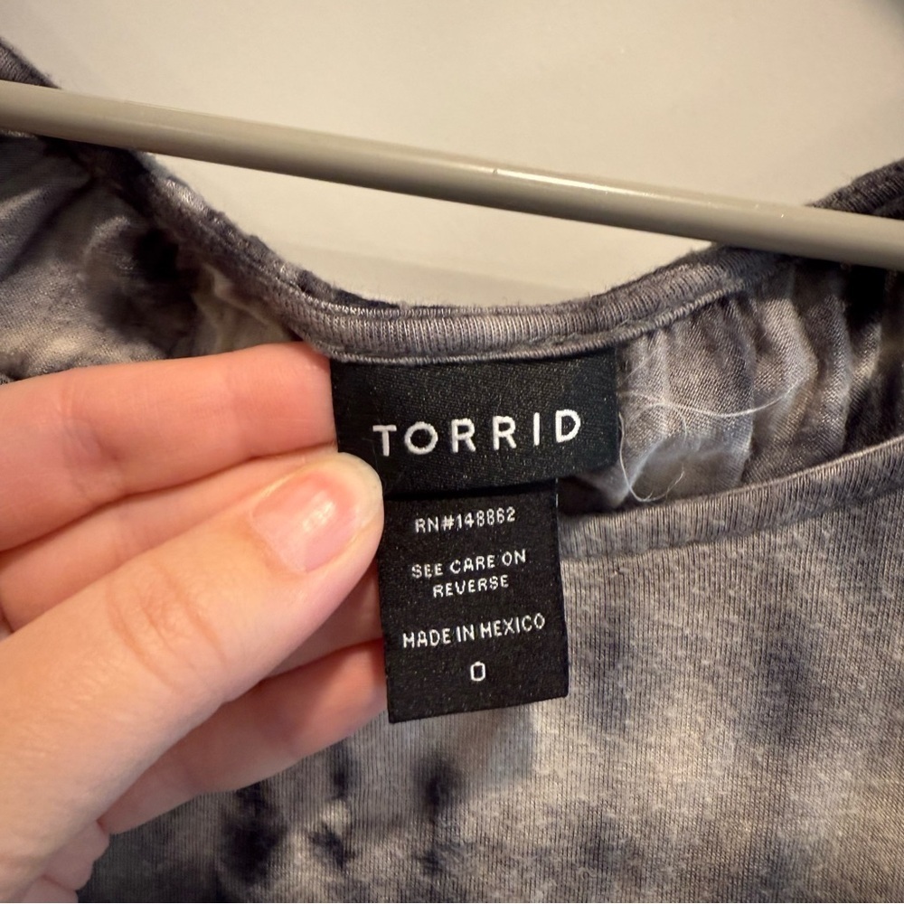 Torrid Black and Gray Tie-Dye Tank Top - Picture 4 of 8
